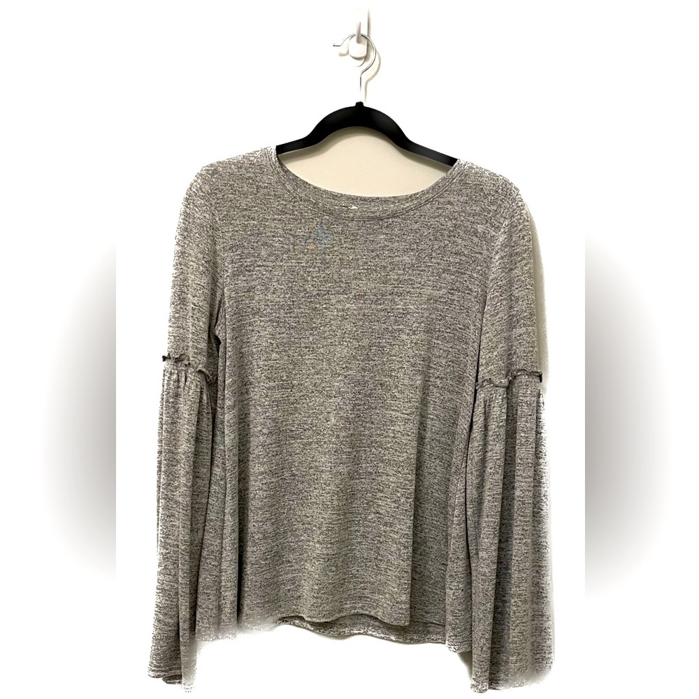 💕 Women’s GAP cute grey long sleeve top in medium.